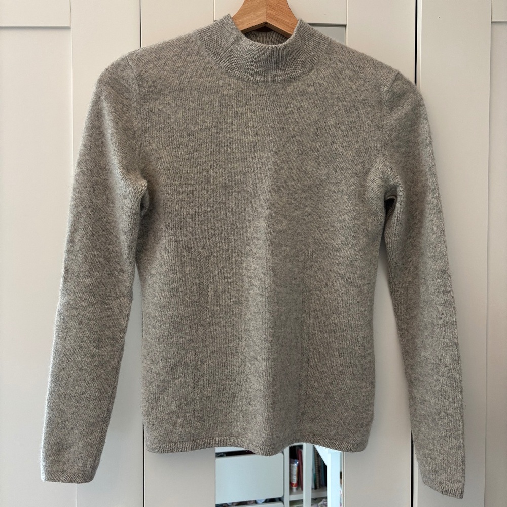 Privé 100% cashmere gray sweater
